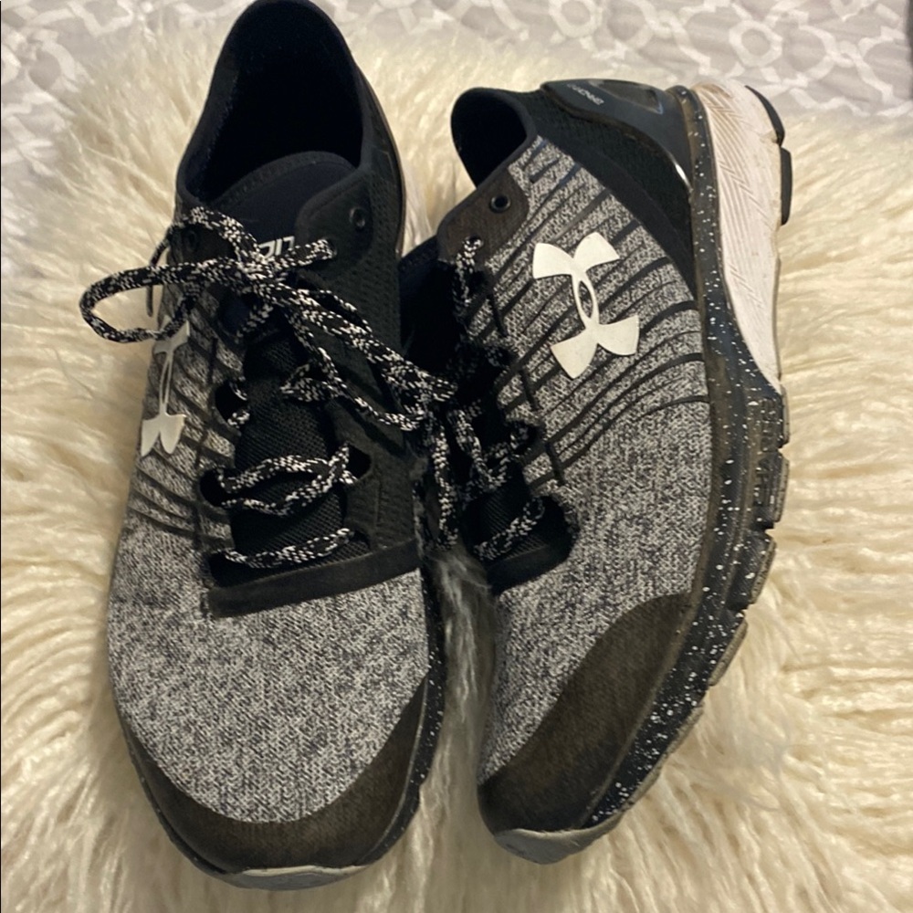Under Armour tennis shoes - Picture 2 of 9